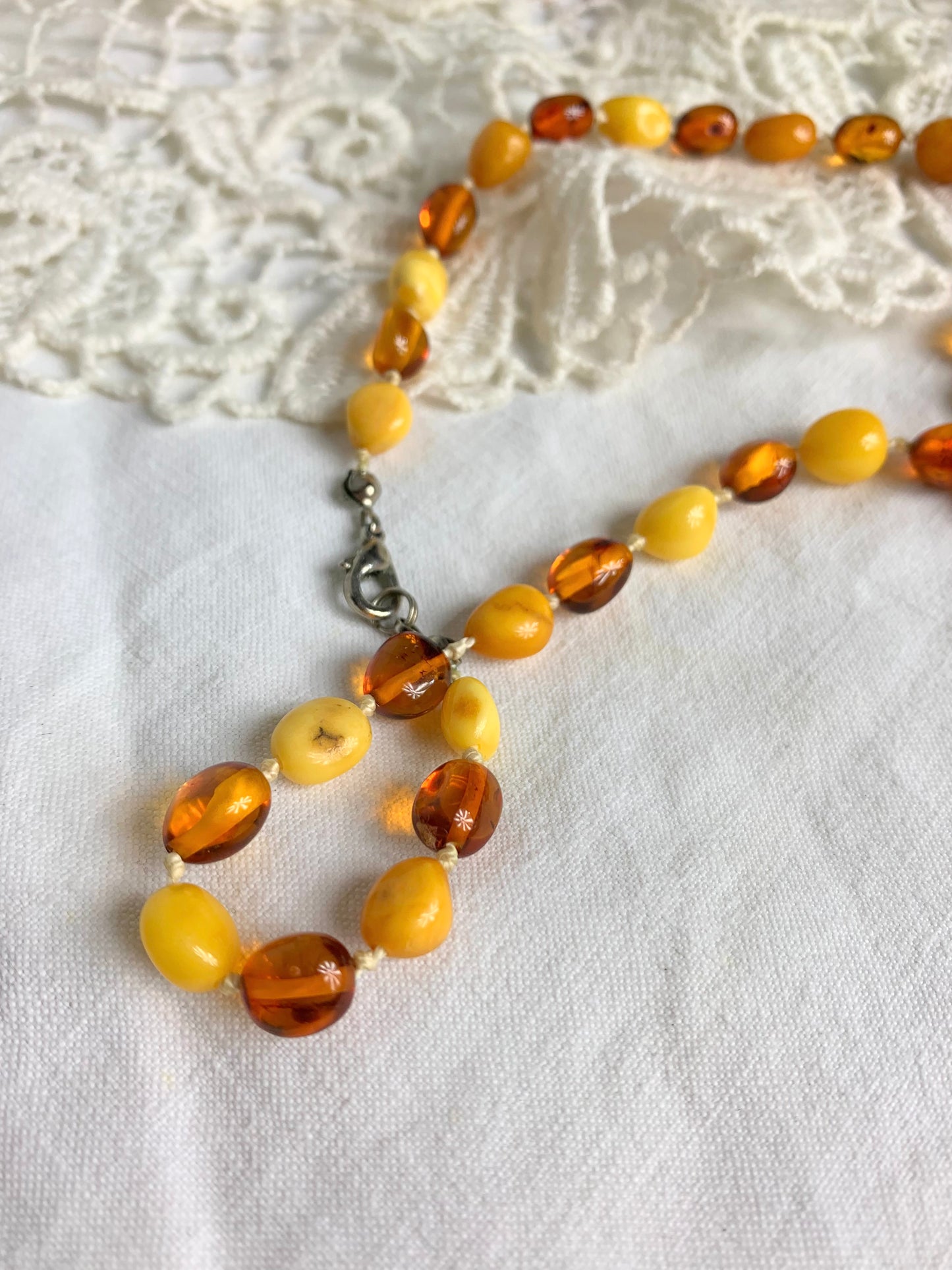 Collier ambre mi long couleurs nuancées
