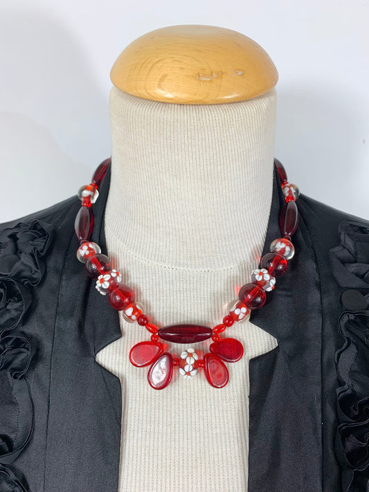 Collier vintage perles rouge en verre à fleurs la friperie vintage 25