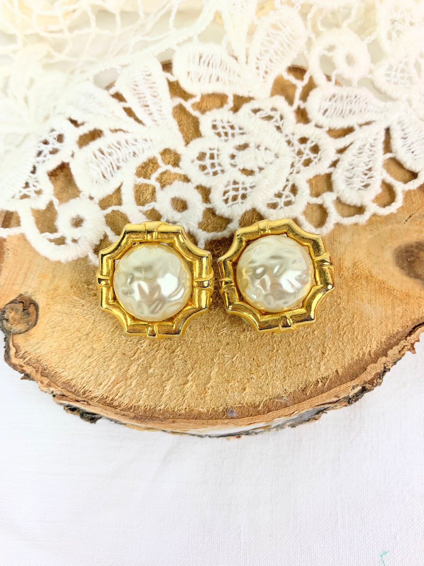 Clips vintage perle nacrée et contour doré