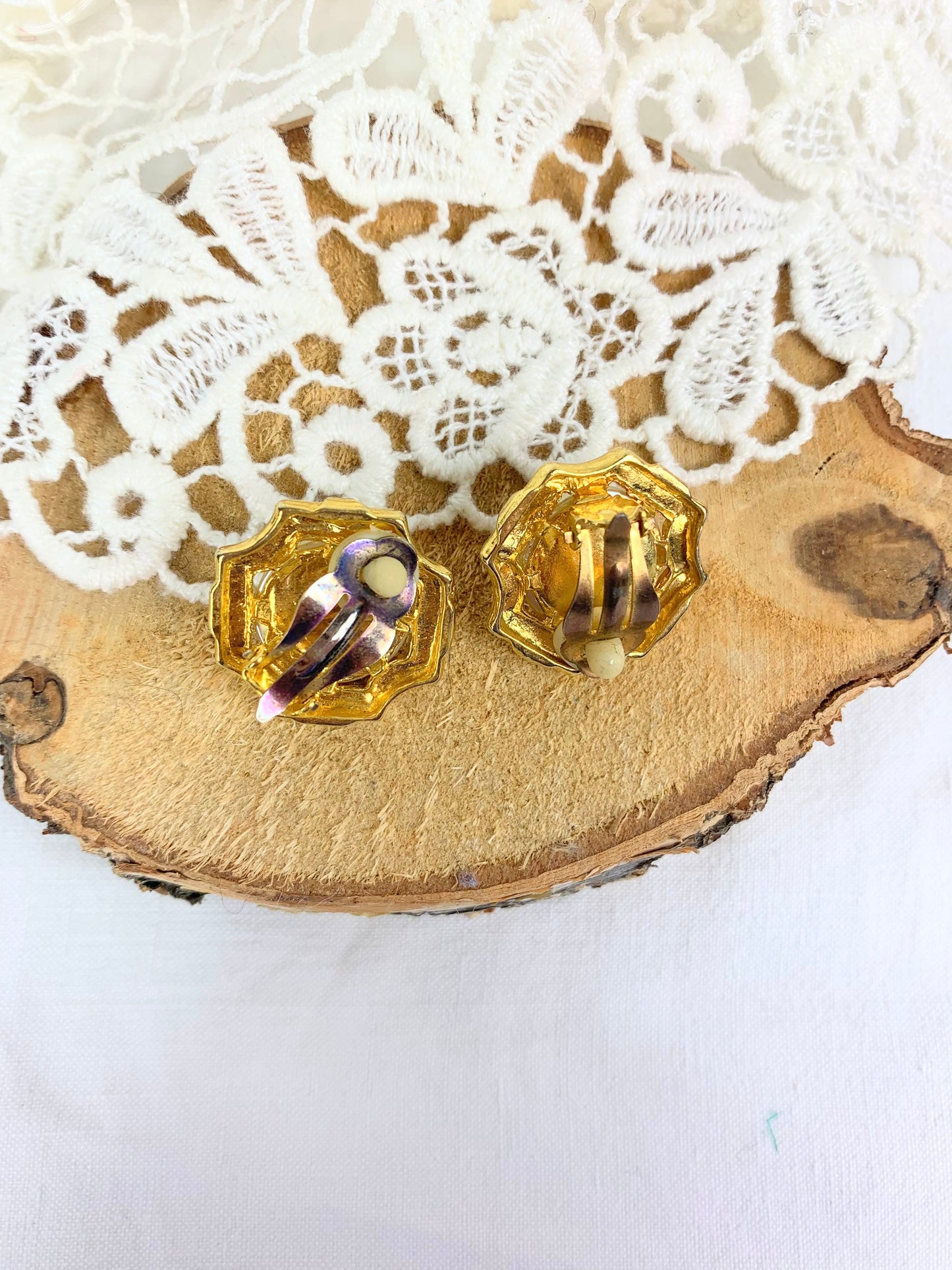 Clips vintage perle nacrée et contour doré