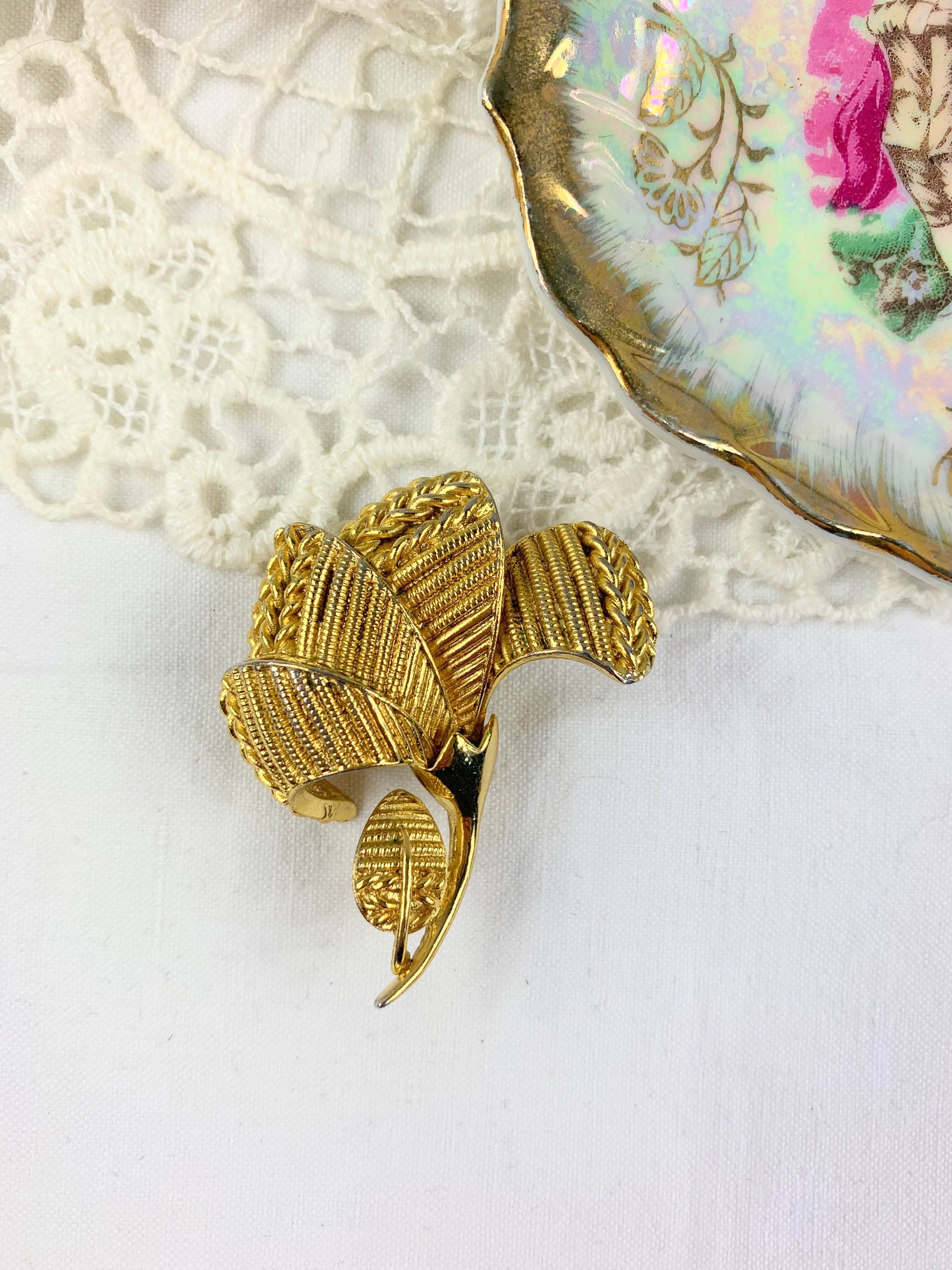 Broche vintage fleur stylisée Orena Paris métal doré