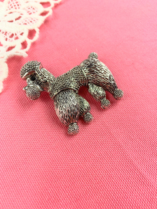 Broche vintage caniche métal couleur argent et oeil noir