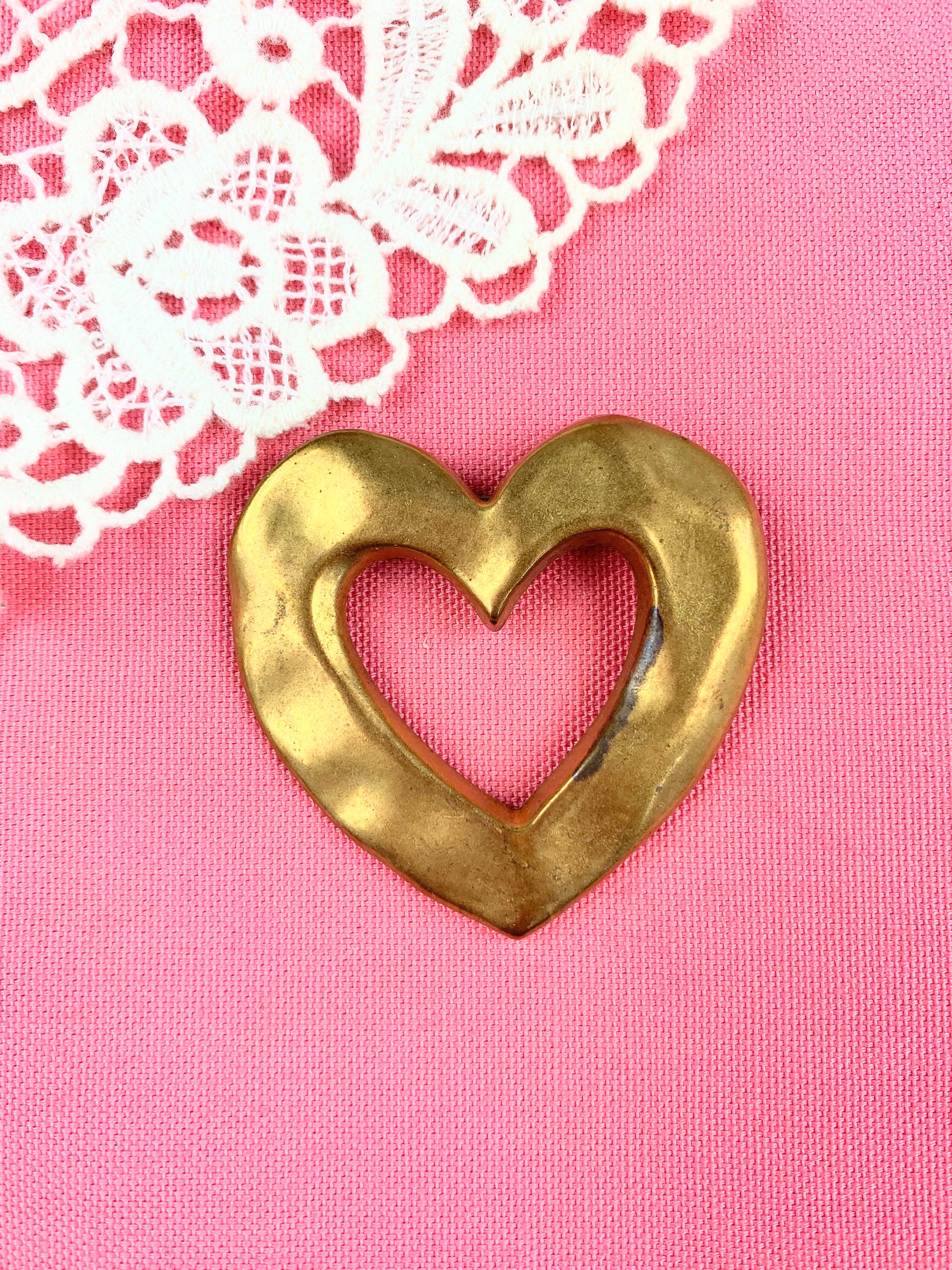 Broche coeur Onagrine Paris métal doré mat la friperie vintage 25