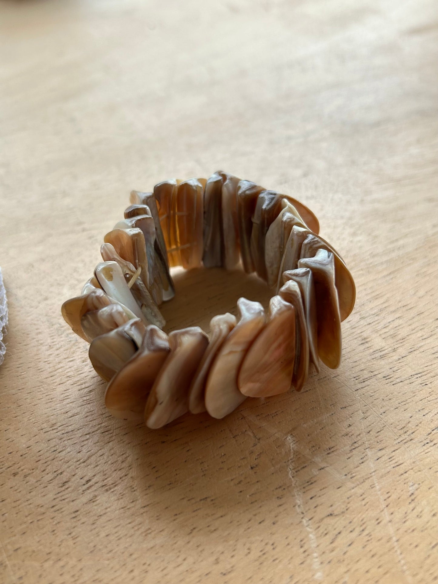 Bracelet vintage pétales de nacre la friperie vintage 25