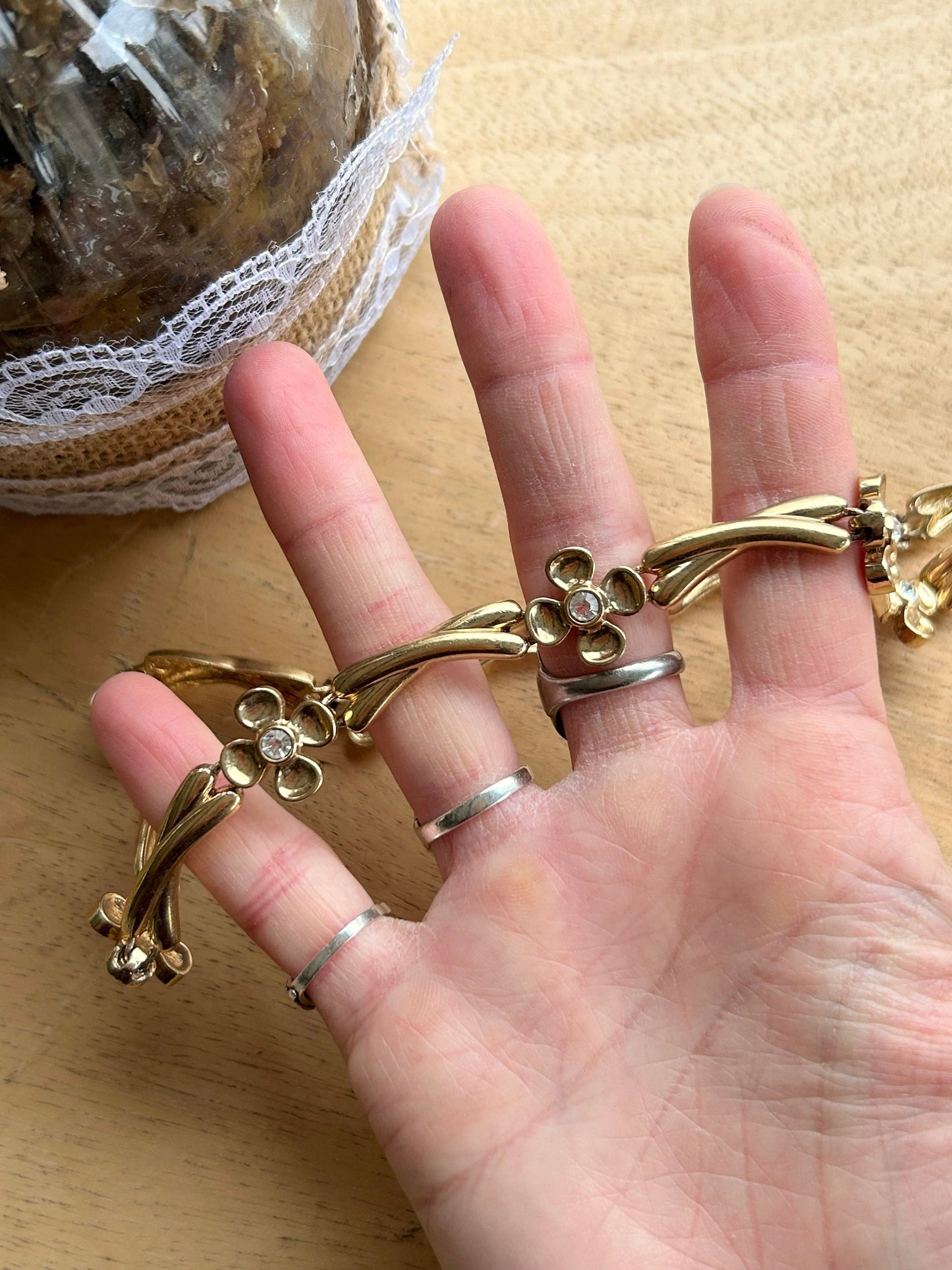 Collier ras de cou à fleurs métal doré vintage la friperie vintage 25