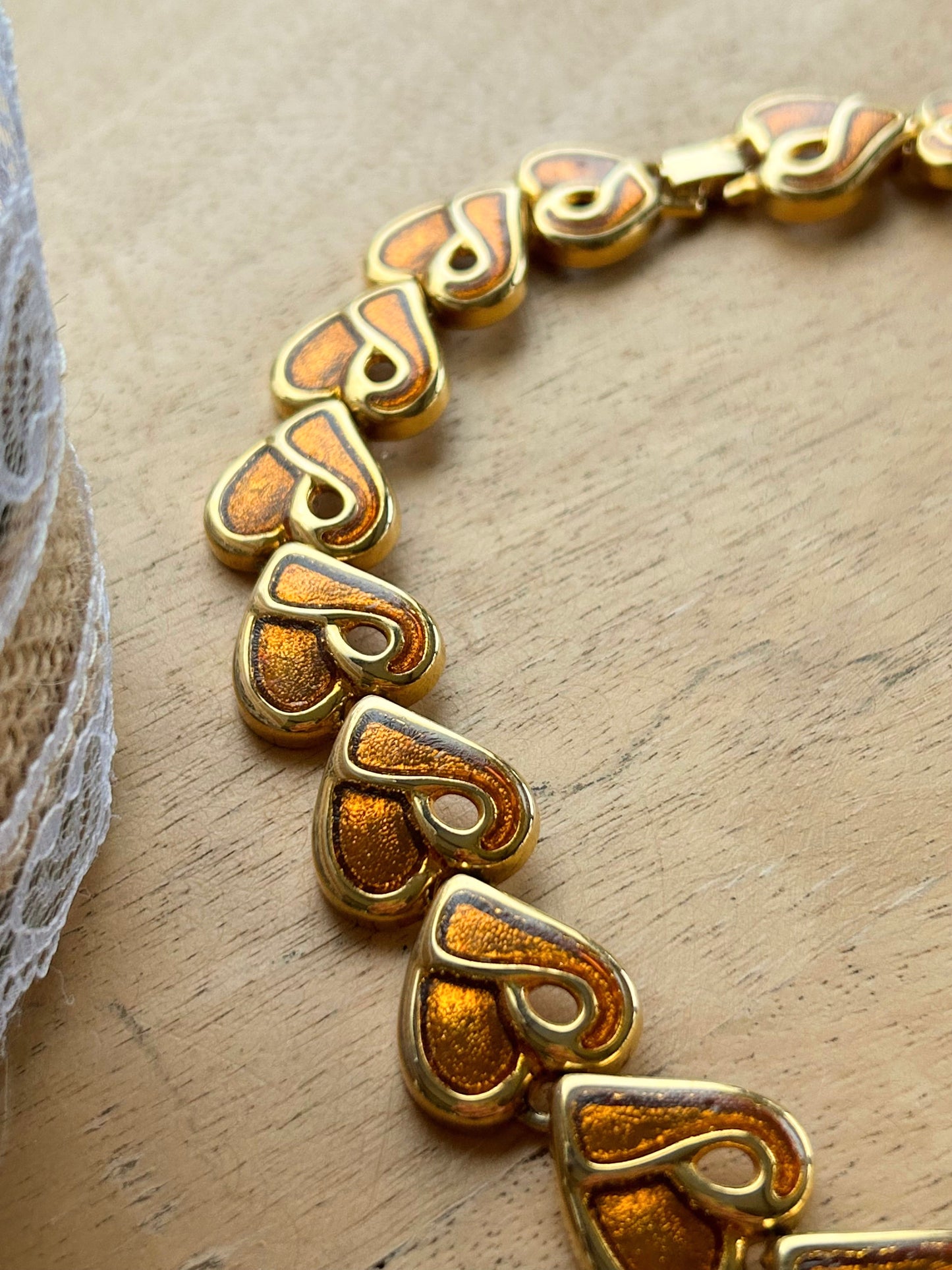 Collier vintage coeurs émaillés orange métal doré la friperie vintage 25