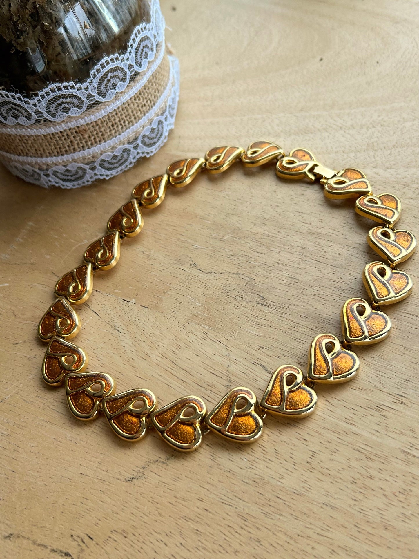 Collier vintage coeurs émaillés orange métal doré la friperie vintage 25