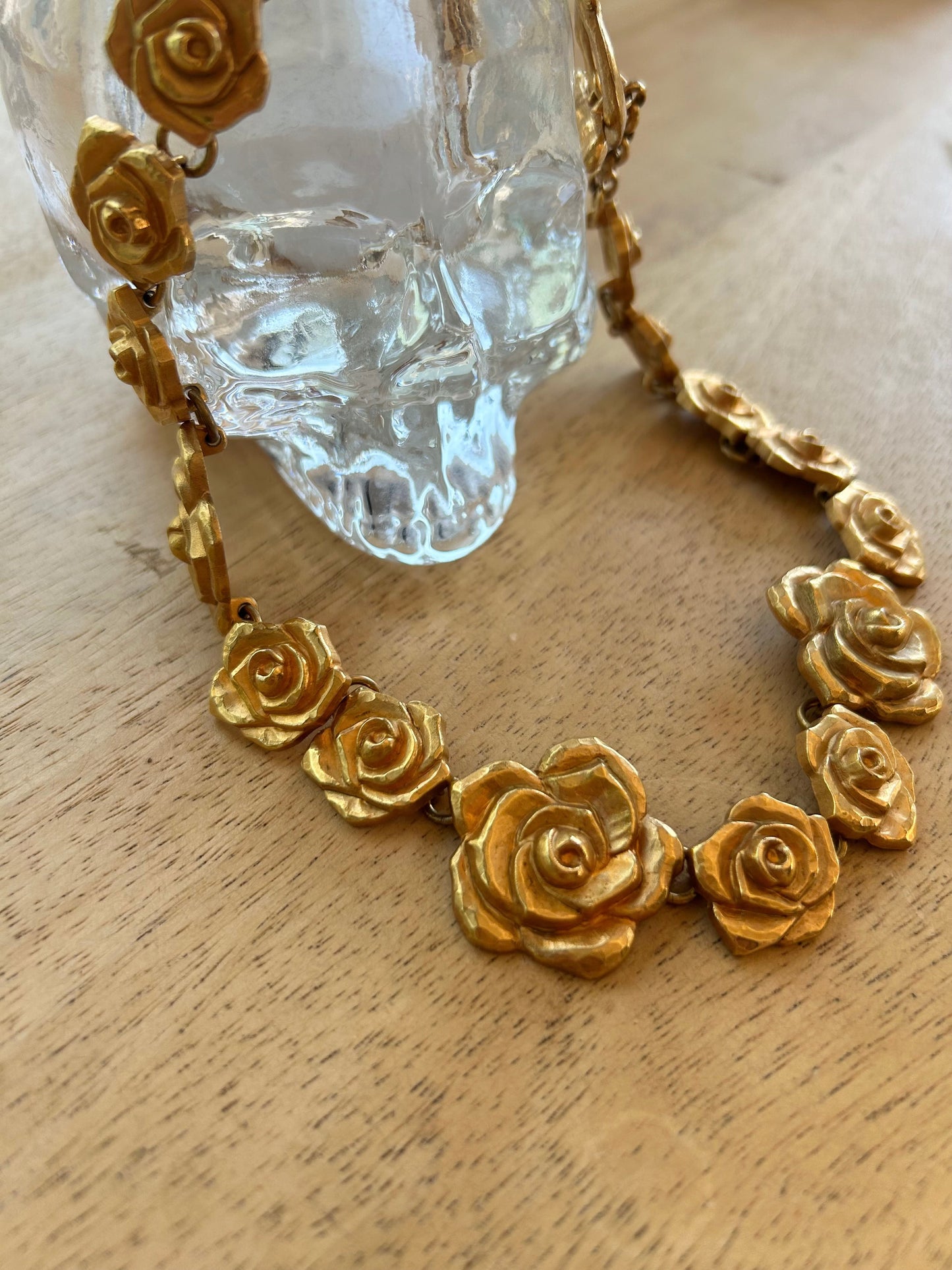 Collier vintage roses articulées métal doré mat la friperie vintage 25