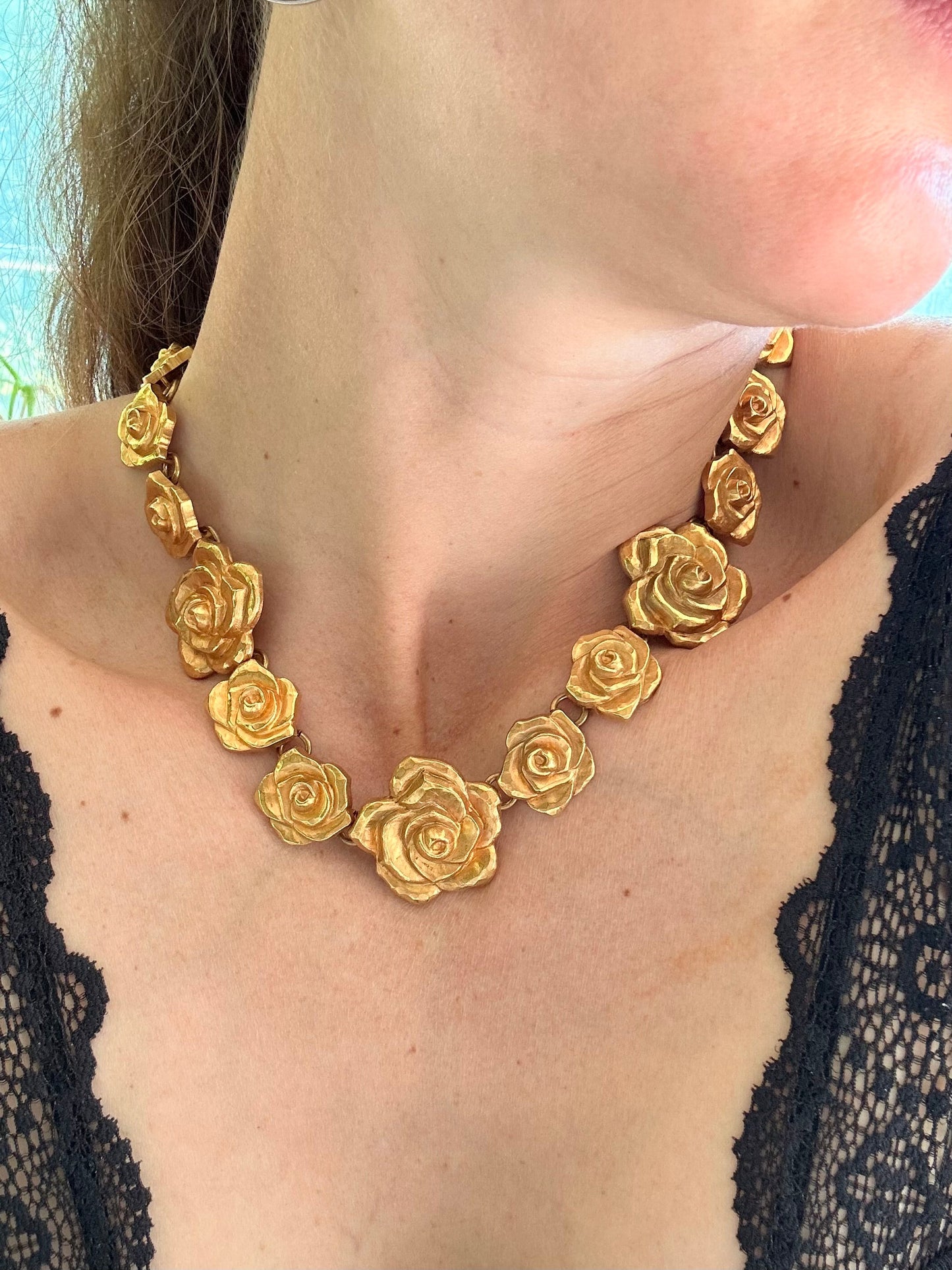 Collier vintage roses articulées métal doré mat la friperie vintage 25