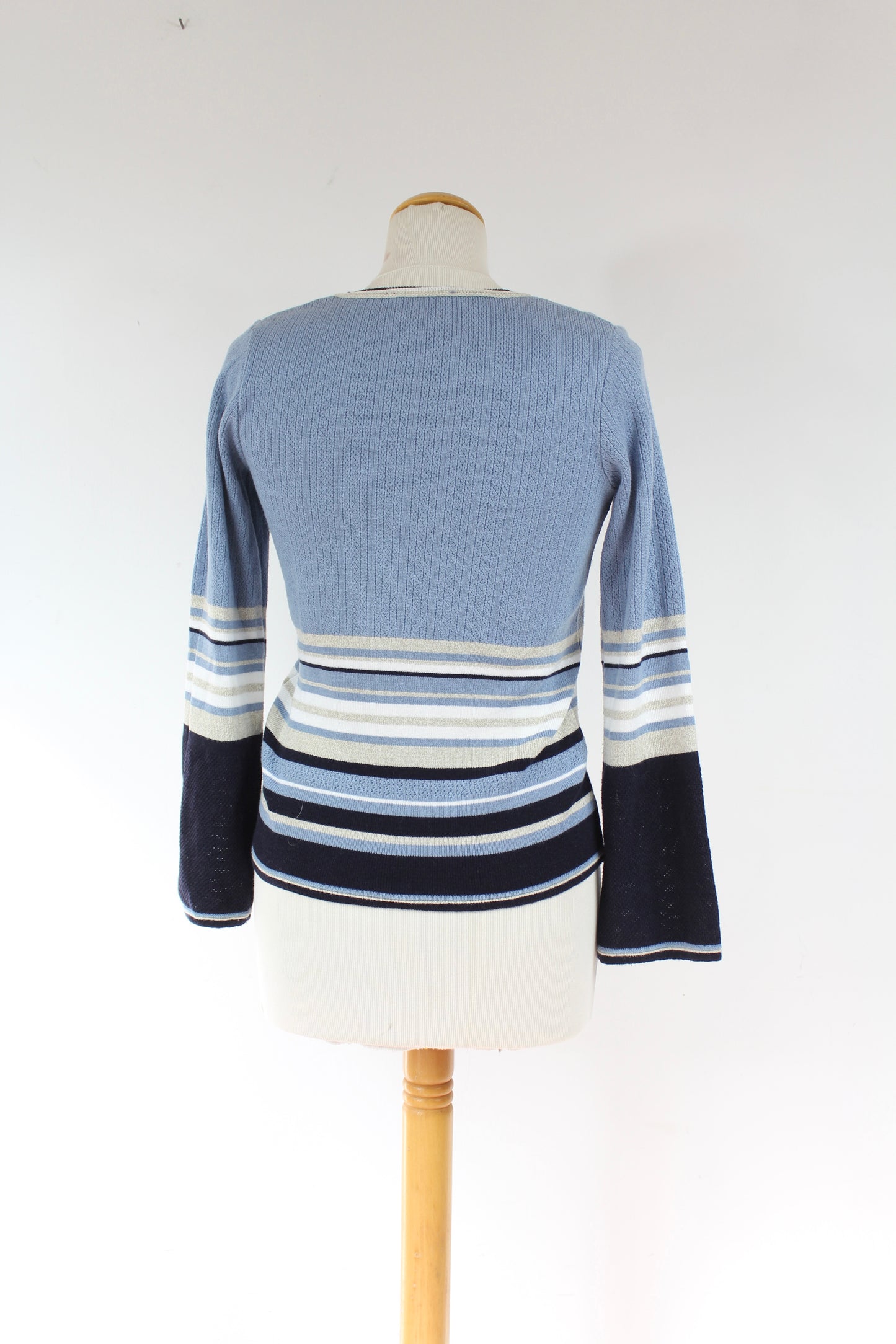 Pull fin vintage bleu ciel à rayures laçage daim