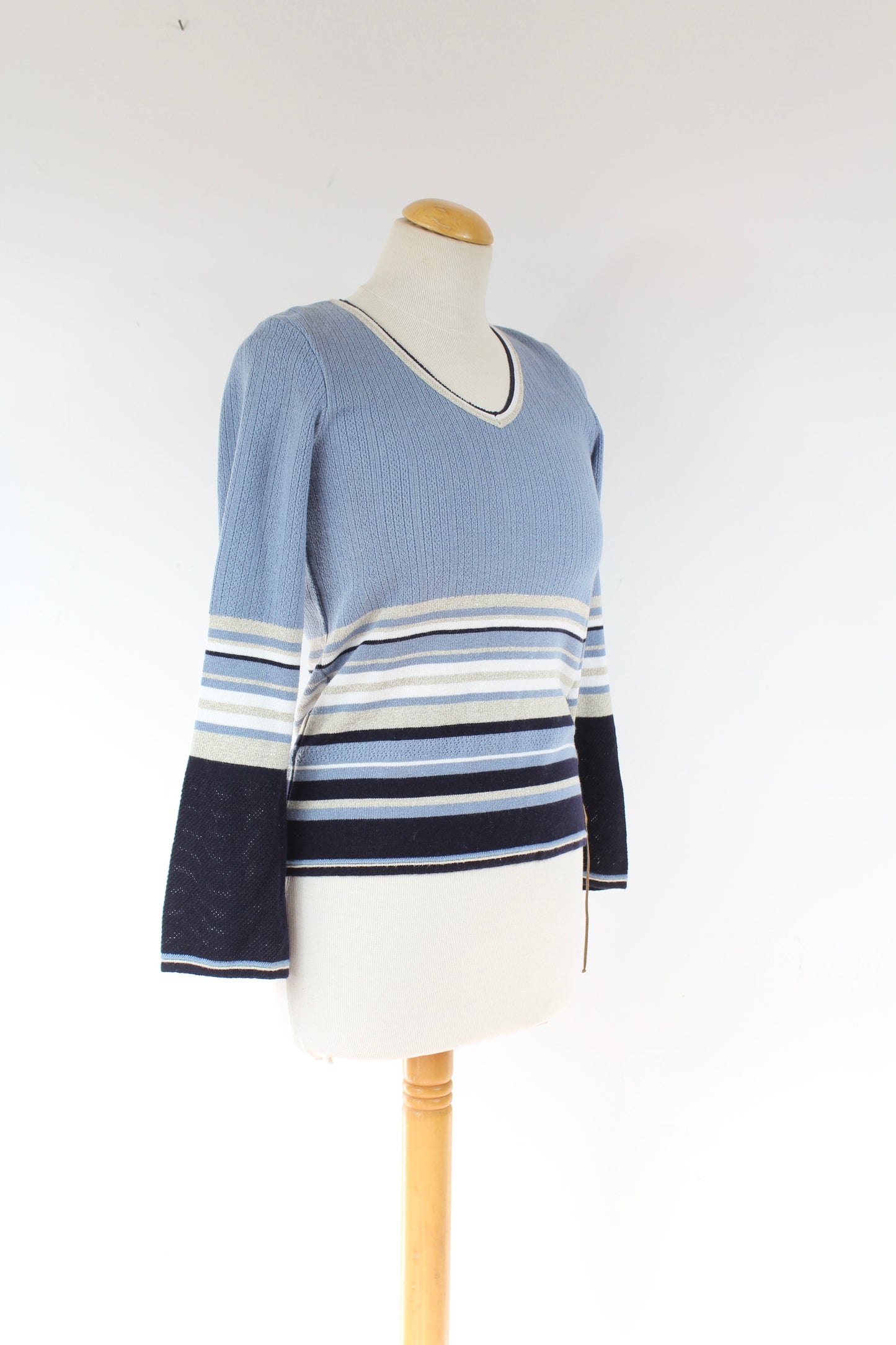 Pull fin vintage bleu ciel à rayures laçage daim