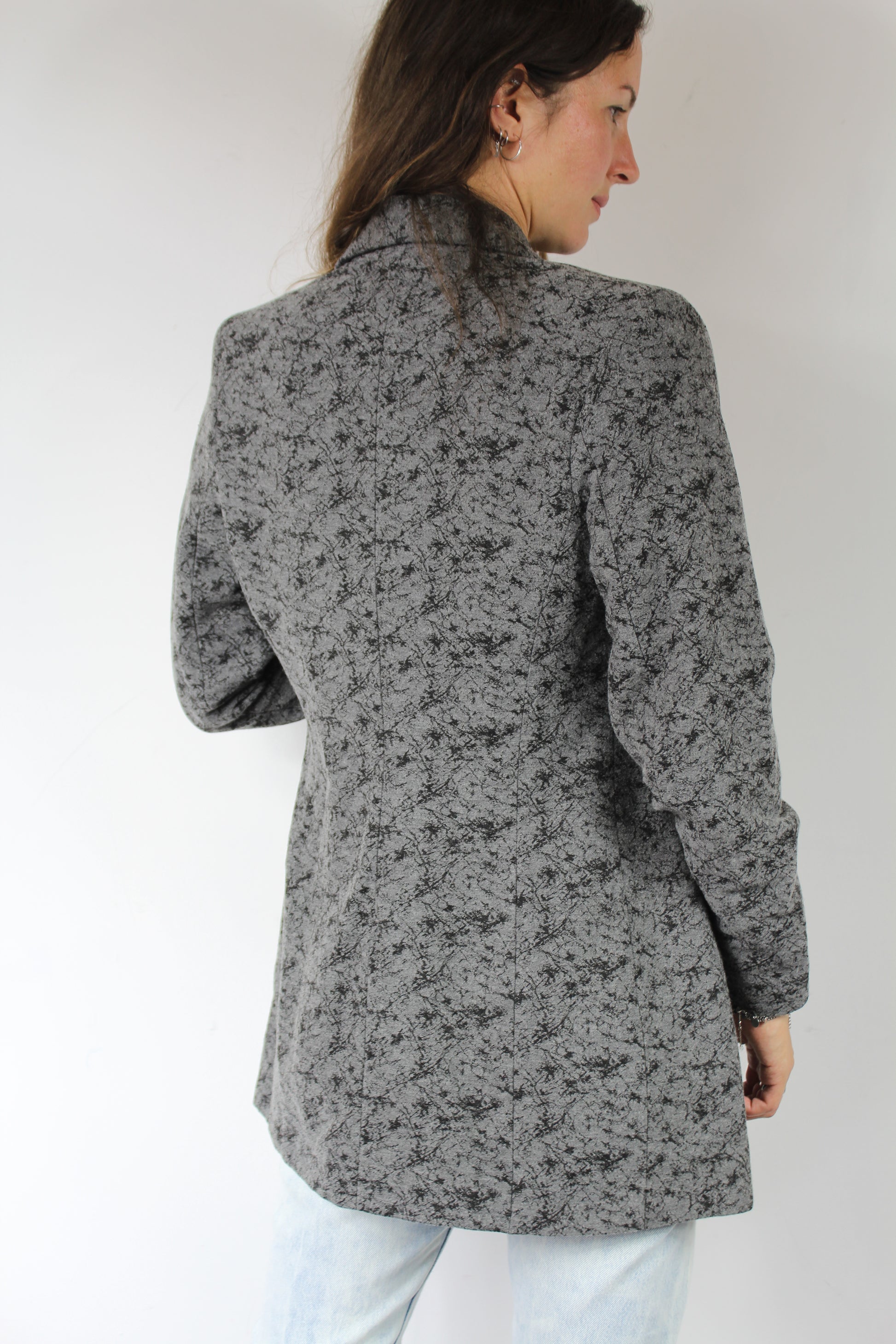 Veste longue vintage grise à motifs noirs la friperie vintage 25