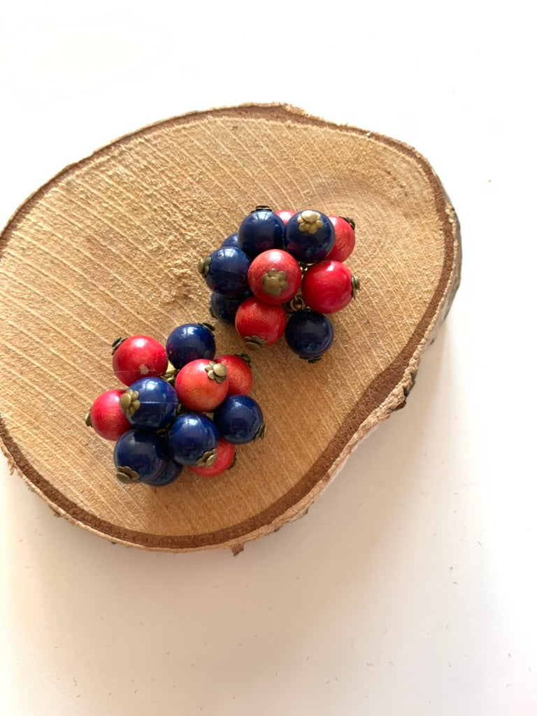 Boucles d'oreilles clips vintage fleurs perles de bois bleu rose la friperie vintage 25