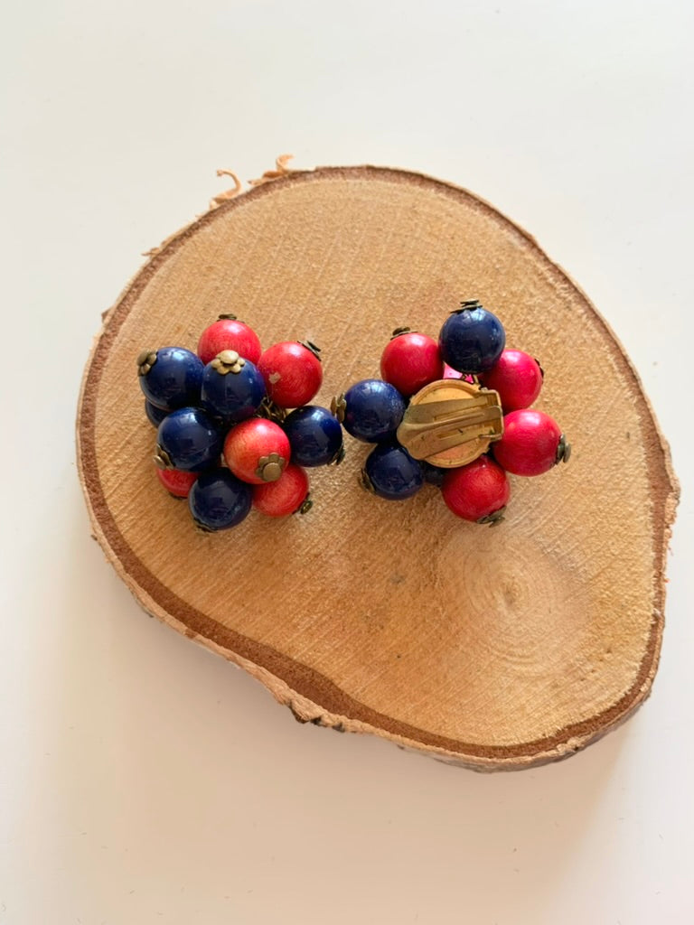 Boucles d'oreilles clips vintage fleurs perles de bois bleu rose la friperie vintage 25