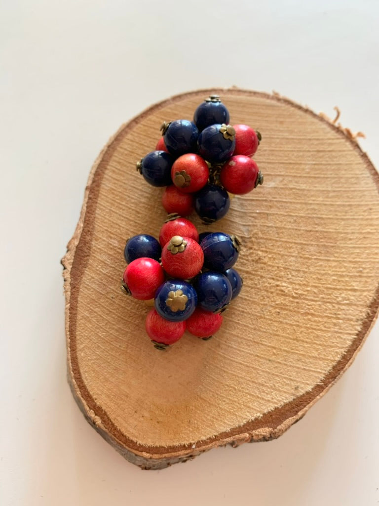 Boucles d'oreilles clips vintage fleurs perles de bois bleu rose la friperie vintage 25