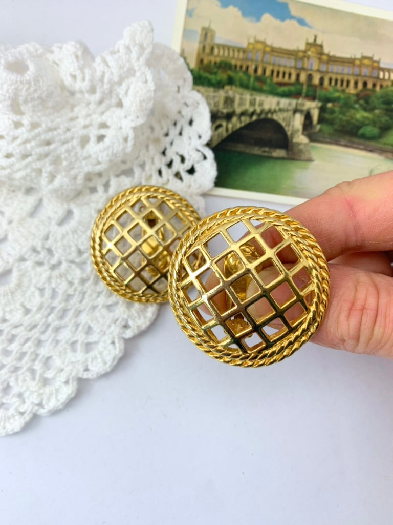 Boucles d'oreille vintage clips métal doré ajouré rond