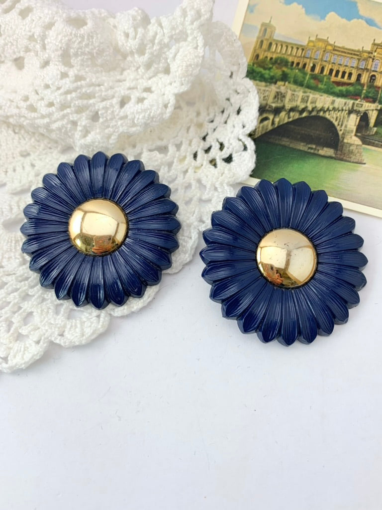 Boucles d'oreille clips vintage plastique pâquerette bleu et or la friperie vintage 25