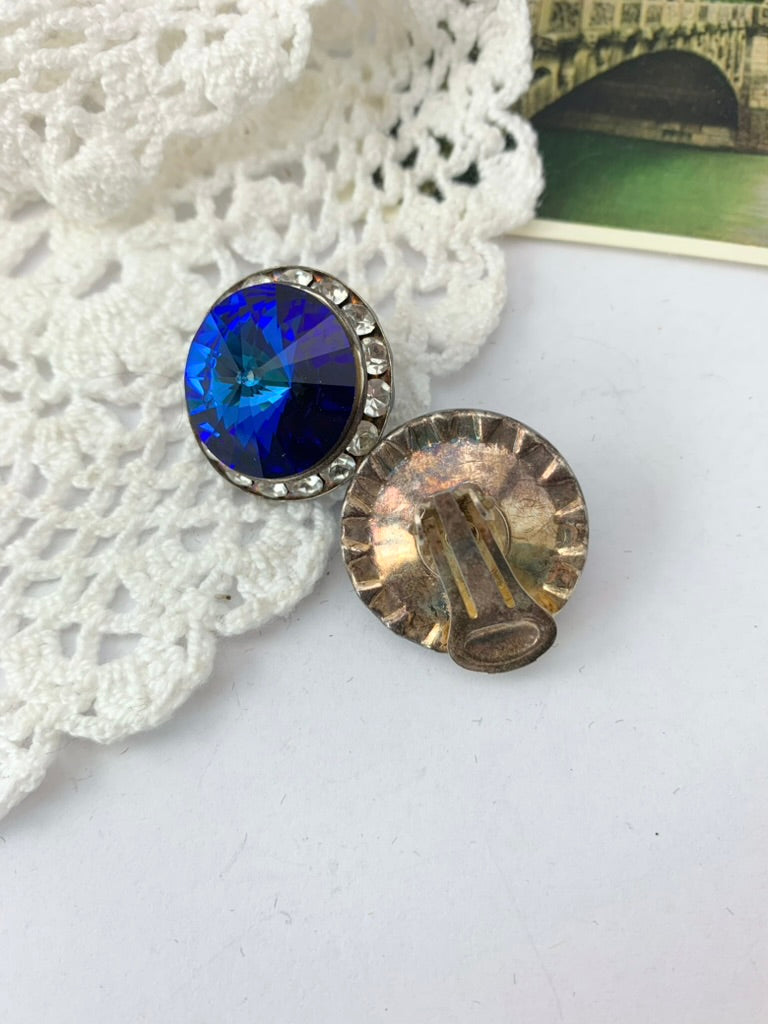 Boucles d'oreille clips vintage en verre bleu à facettes et strass la friperie vintage 25