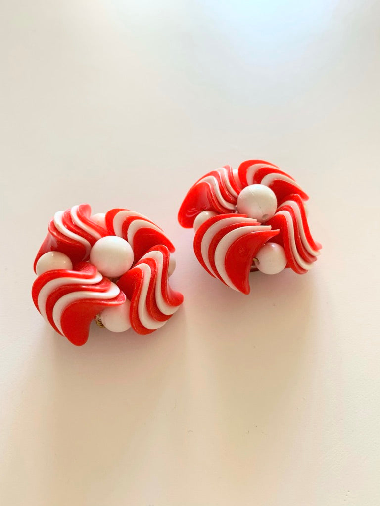 Clips vintage fleur plastique rouge et blanc années 70 la friperie vintage 25