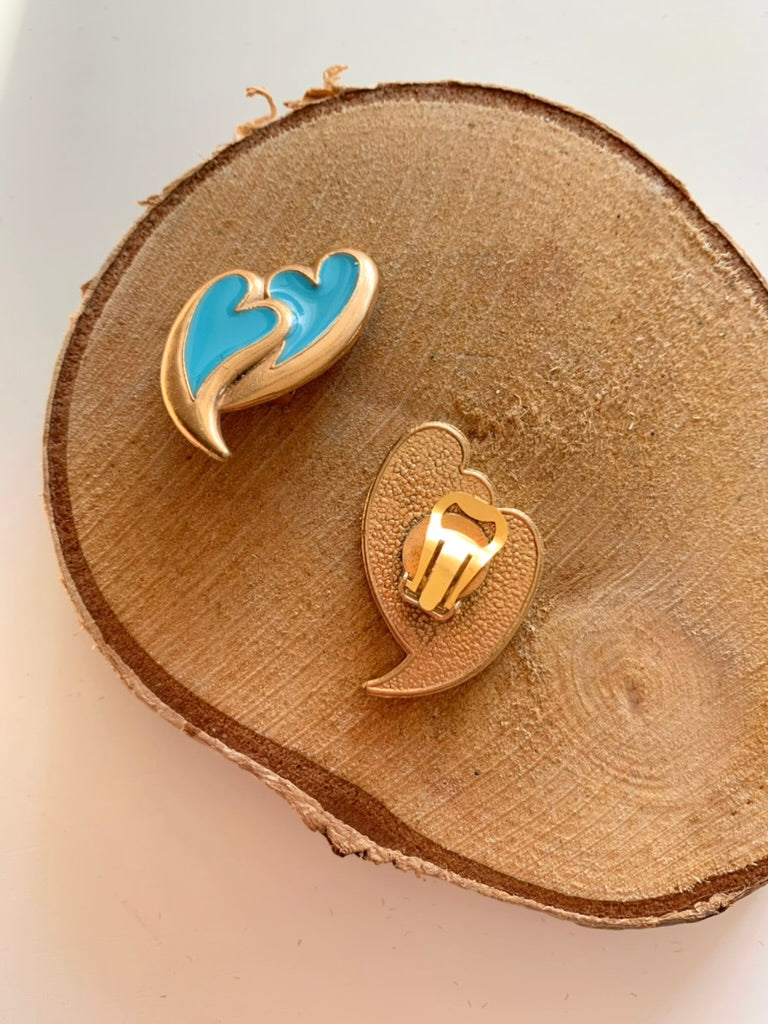 Boucles d'oreilles clips vintage coeurs dorés émaillés bleu turquoise la friperie vintage 25