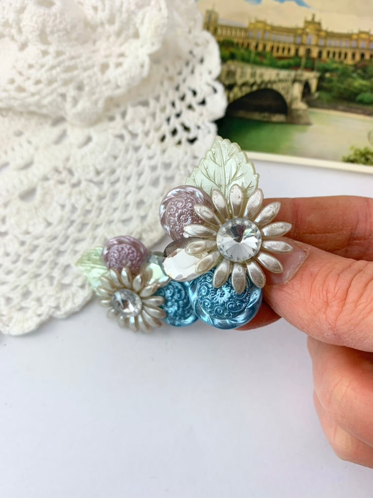 Boucles d'oreille clips fleurs plastique pastel la friperie vintage 25