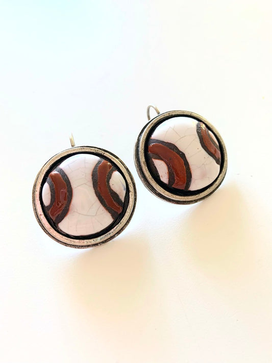 Boucles d'oreille dormeuses signées Lhassa ronde blanches et rouge La friperie vintage la friperie vintage 25