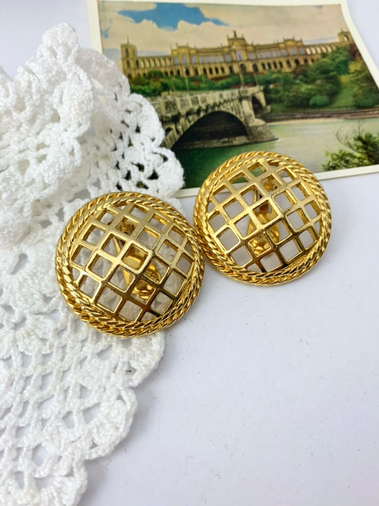 Boucles d'oreille vintage clips métal doré ajouré rond la friperie vintage 25