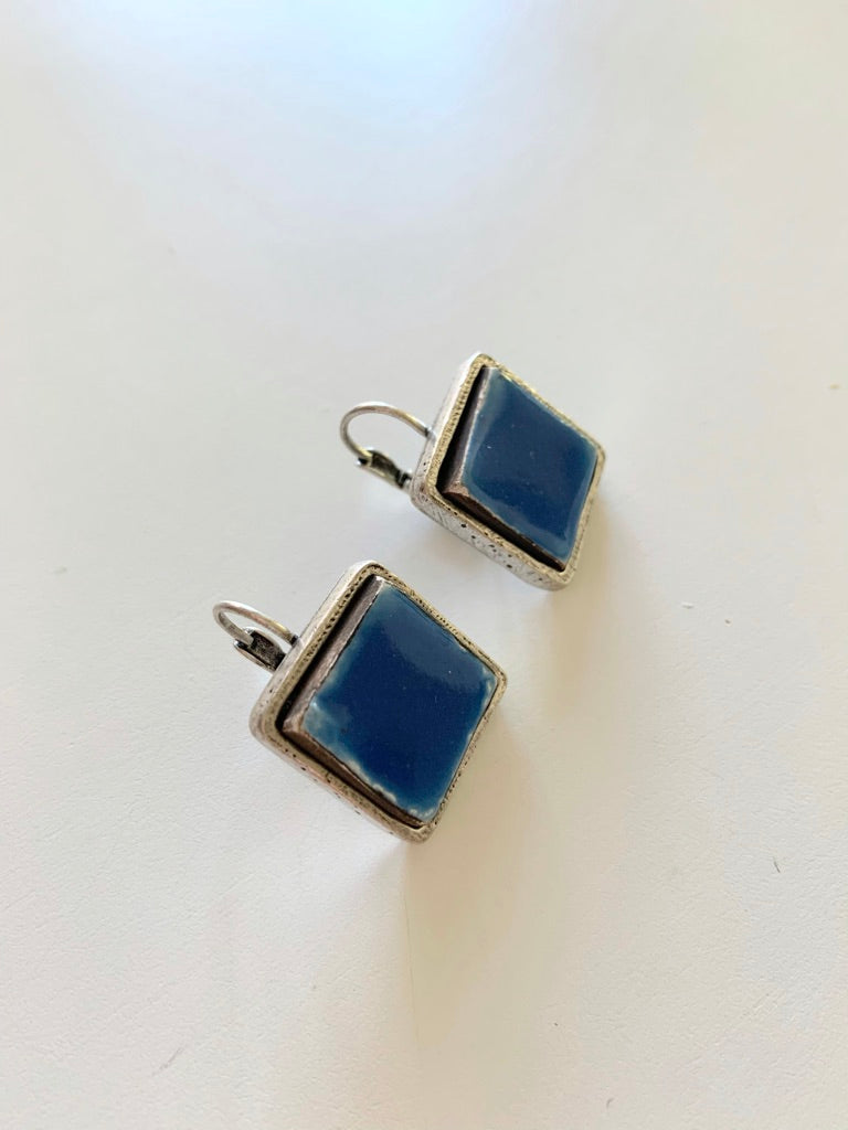 Boucles d'oreille dormeuses argenté émail bleu Signées Lhassa La friperie vintage la friperie vintage 25
