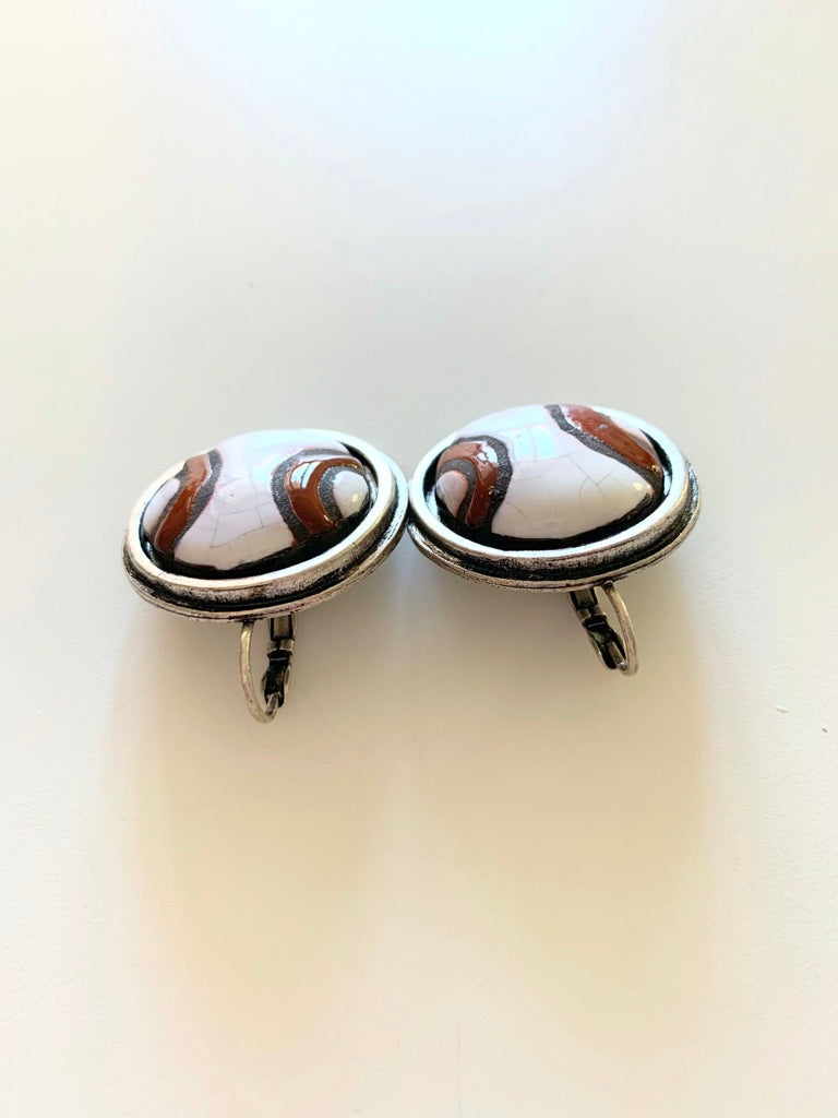 Boucles d'oreille dormeuses signées Lhassa ronde blanches et rouge La friperie vintage la friperie vintage 25