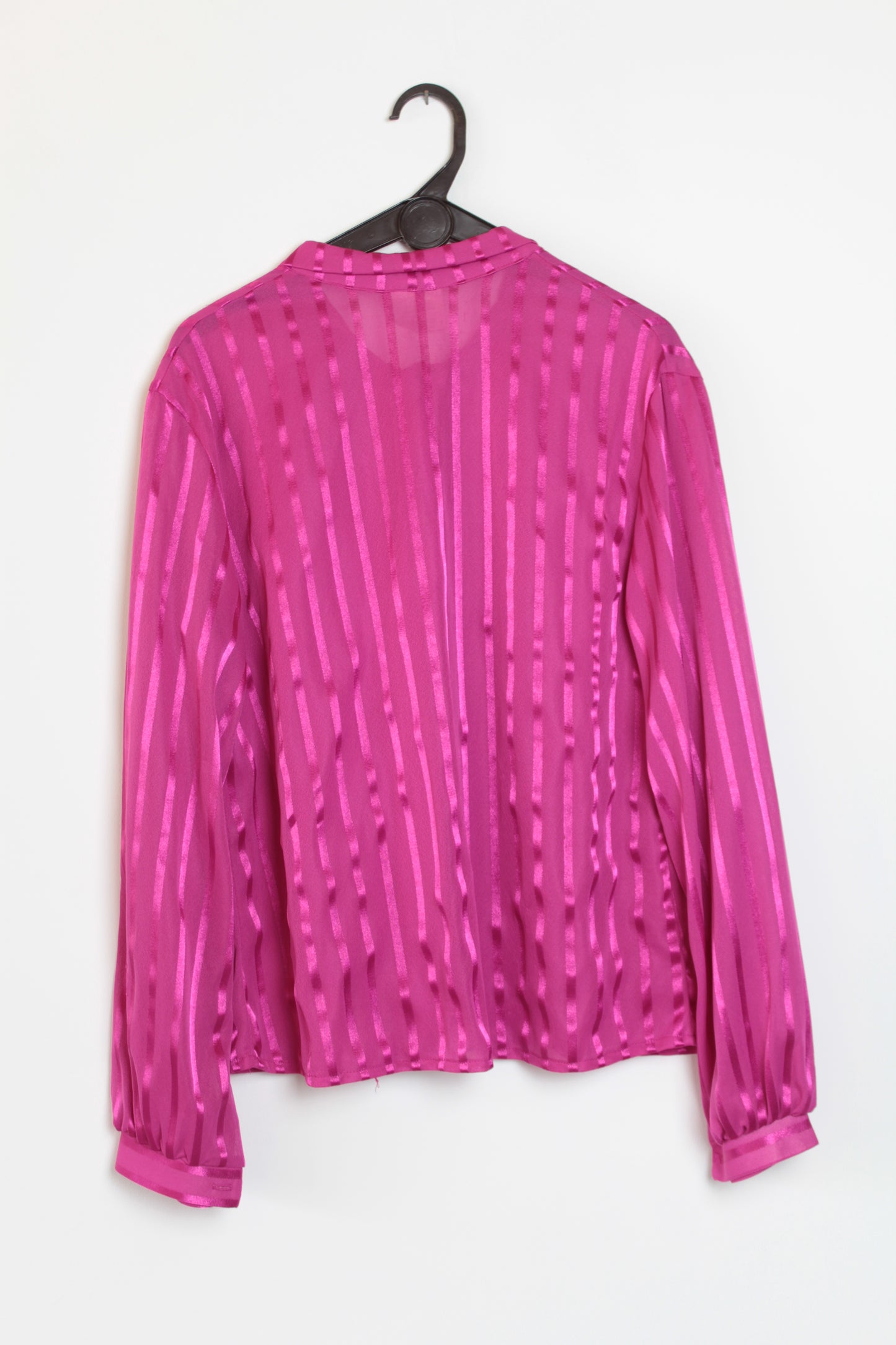 Chemisier vintage rose fuchsia à lignes satinées et col lavallière
