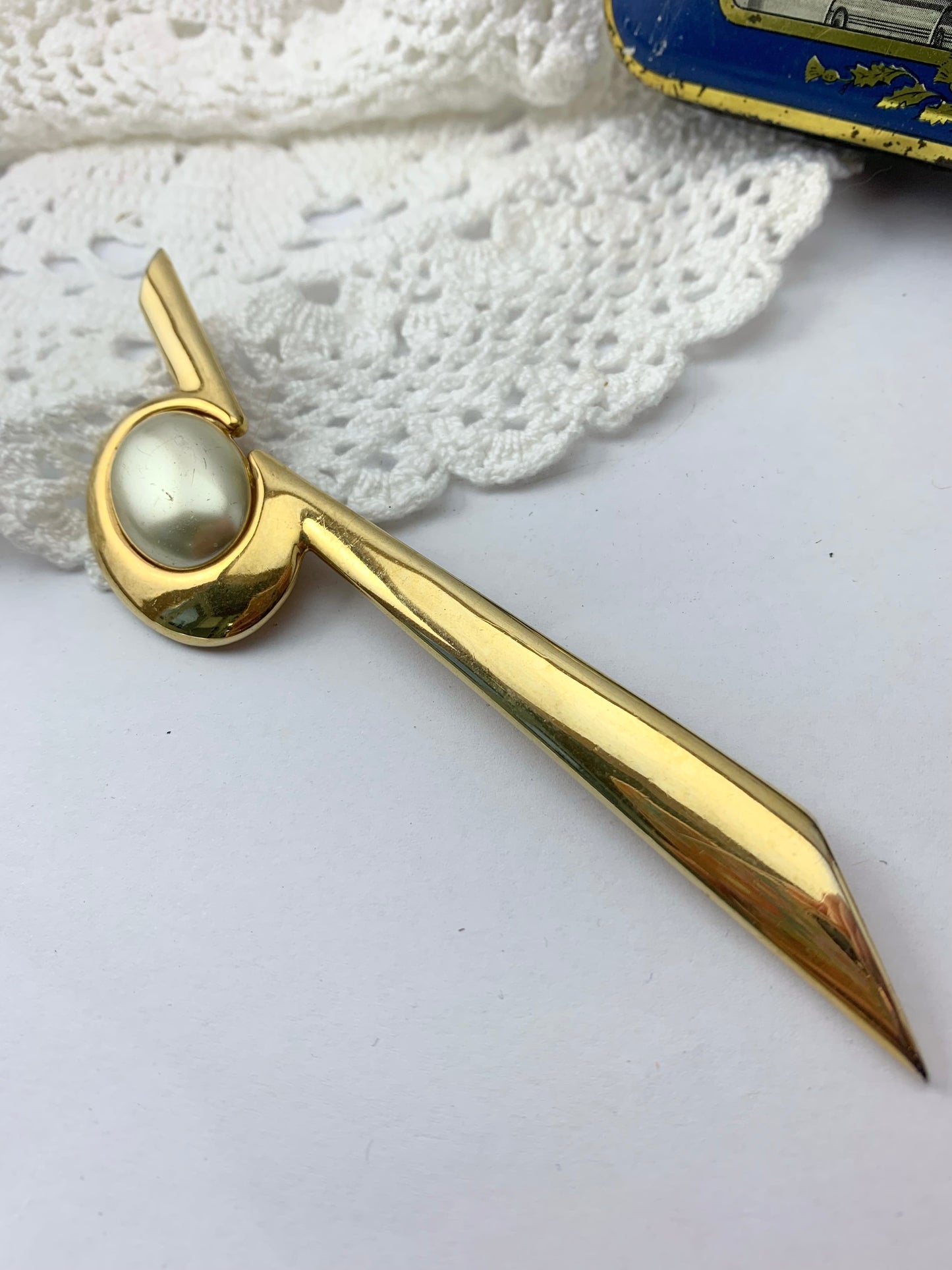 Grande broche vintage métal doré et cabochon nacré P&M la friperie vintage 25