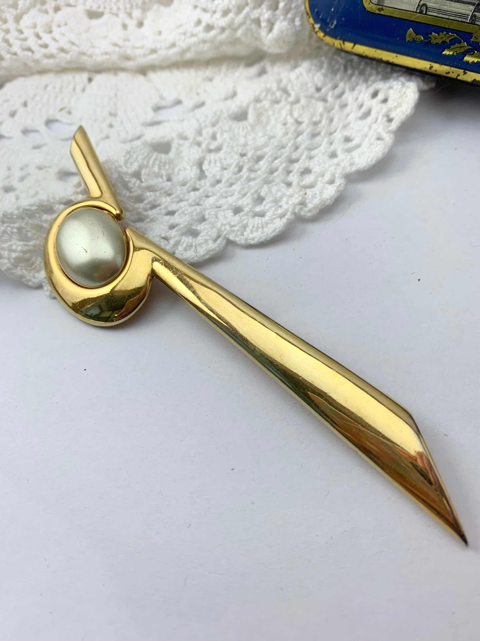 Grande broche vintage métal doré et cabochon nacré P&M la friperie vintage 25