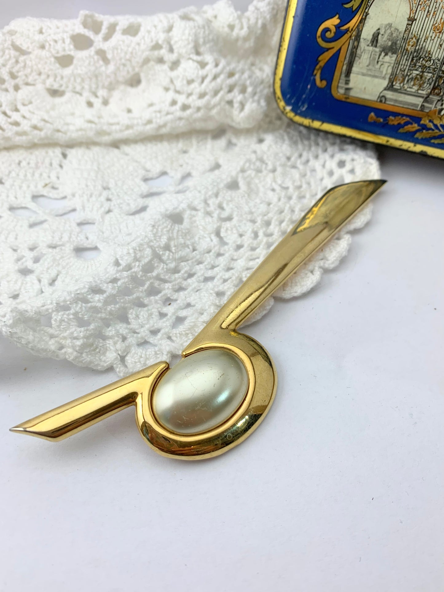 Grande broche vintage métal doré et cabochon nacré P&M la friperie vintage 25