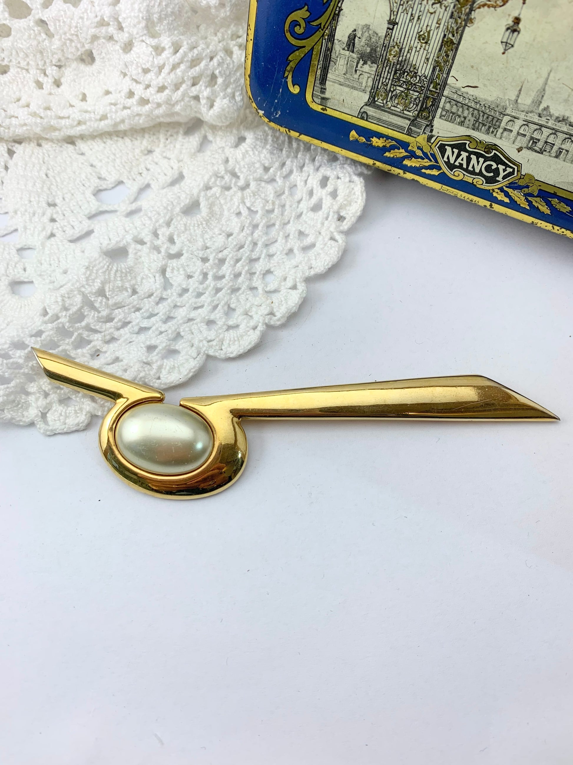 Grande broche vintage métal doré et cabochon nacré P&M la friperie vintage 25