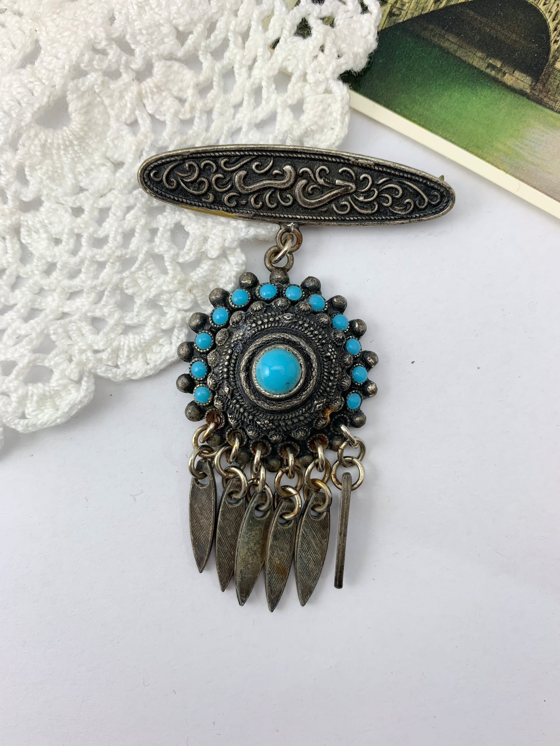 Broche ancienne ethnique métal argenté turquoise pampilles la friperie vintage 25