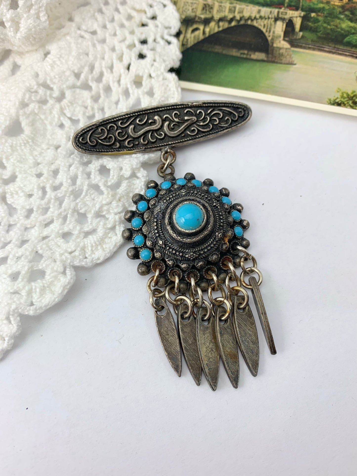 Broche ancienne ethnique métal argenté turquoise pampilles
