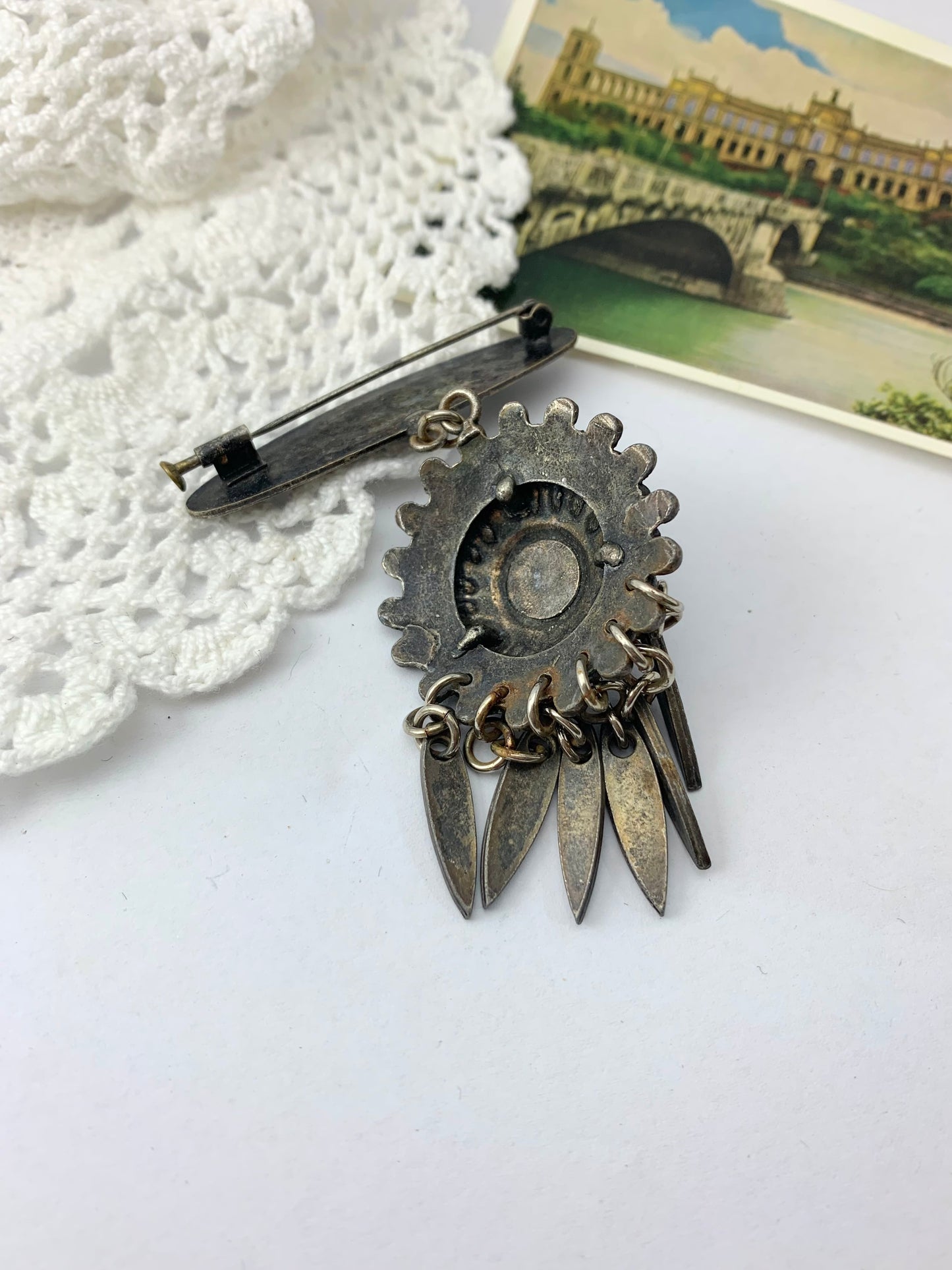 Broche ancienne ethnique métal argenté turquoise pampilles