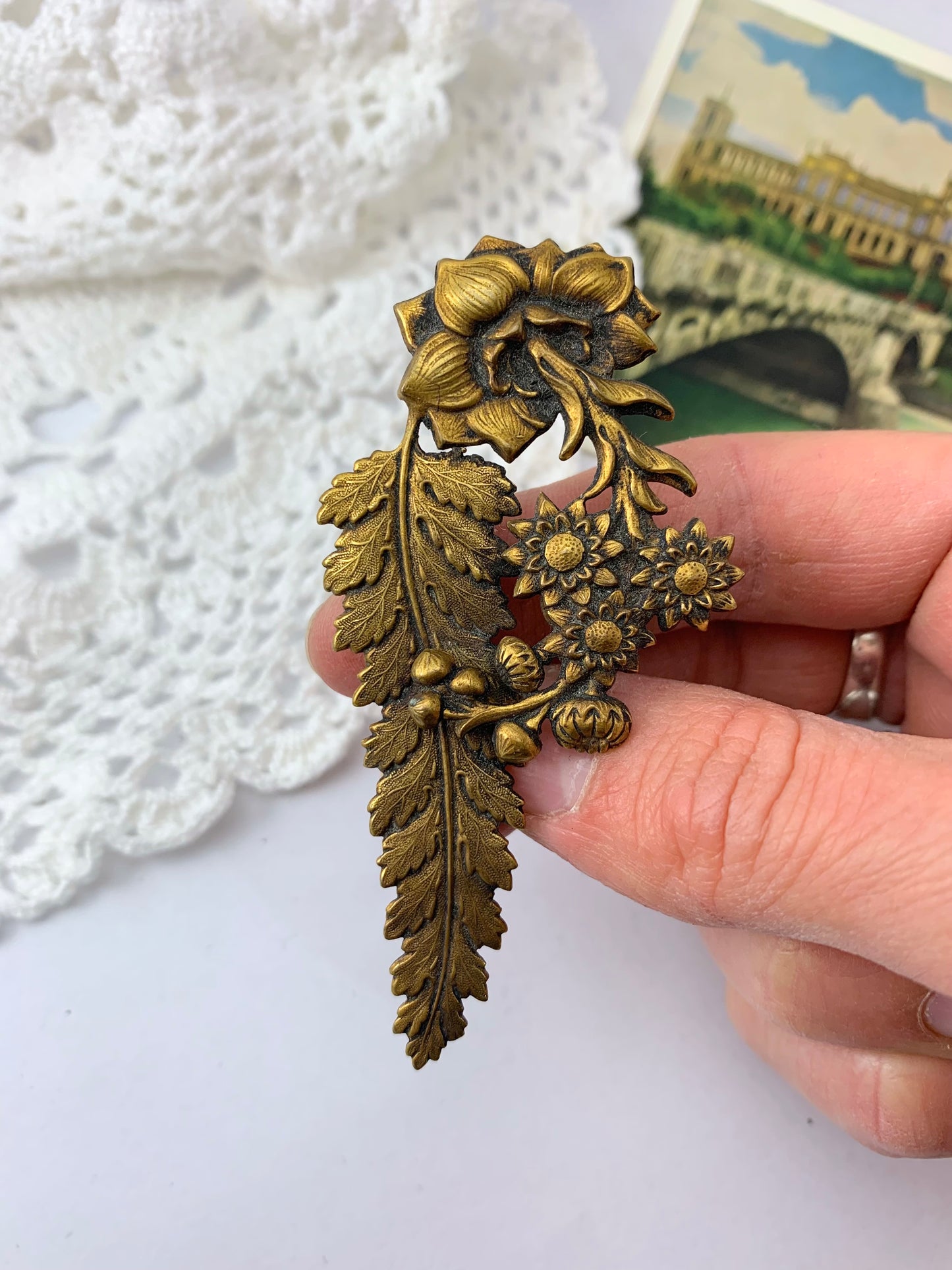 Broche vintage fleurs et feuille métal bronze la friperie vintage 25