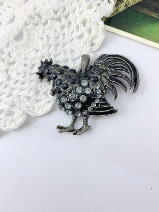 Pendentif coq métal argenté émaillé et strass noir gris la friperie vintage 25