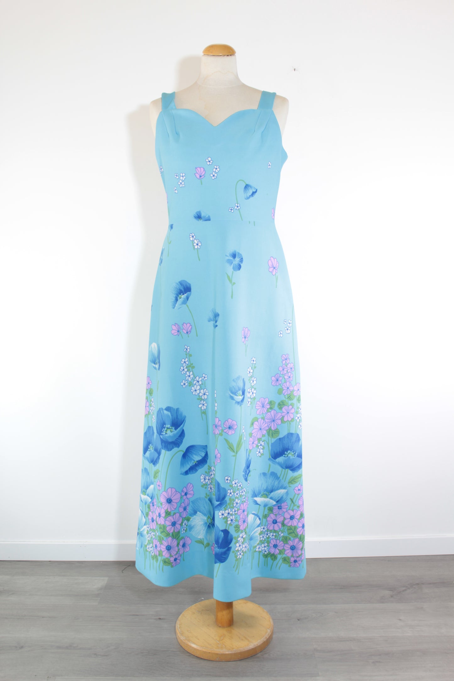 Robe longue vintage bleu ciel motifs fleurs années 70 la friperie vintage 25