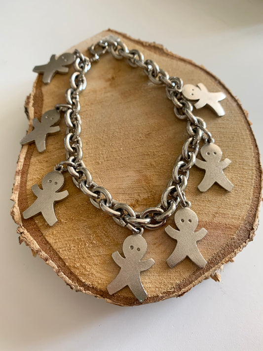 Bracelet argenté Kookai bonhomme en papier la friperie vintage 25
