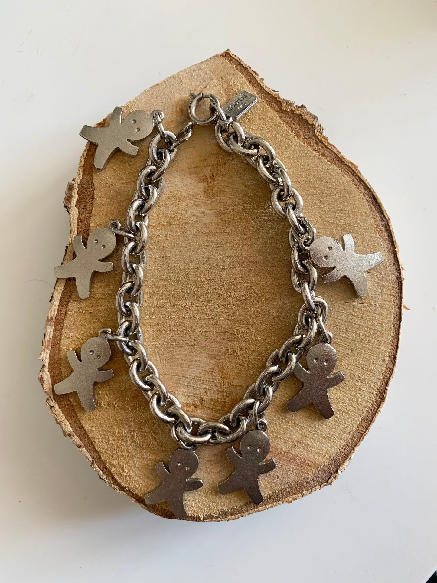 Bracelet argenté Kookai bonhomme en papier la friperie vintage 25