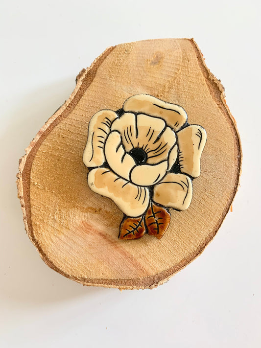 Broche vintage fleurs beige en bois La friperie vintage la friperie vintage 25