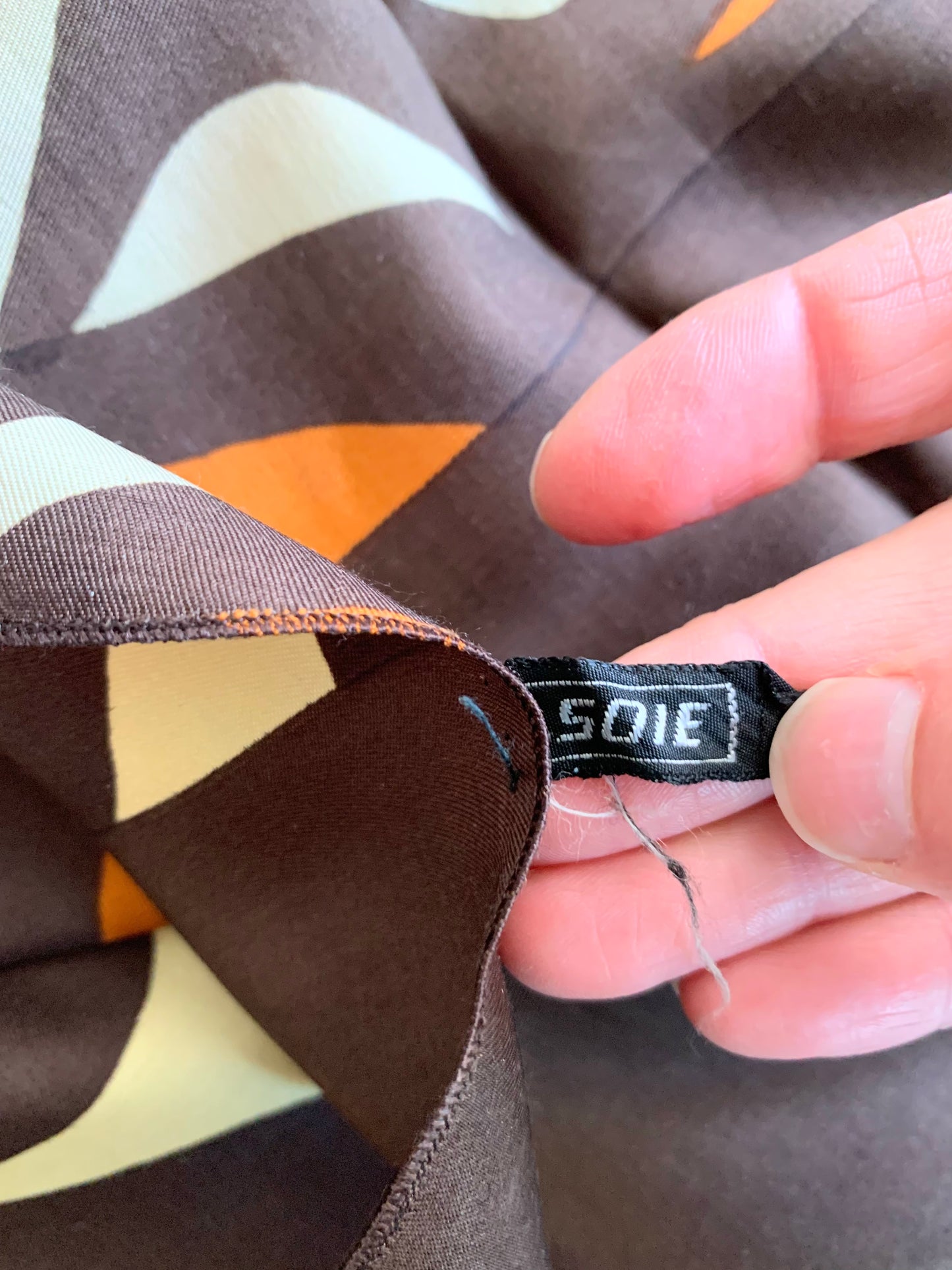 Foulard vintage en soie marron orange années 70 La friperie vintage la friperie vintage 25