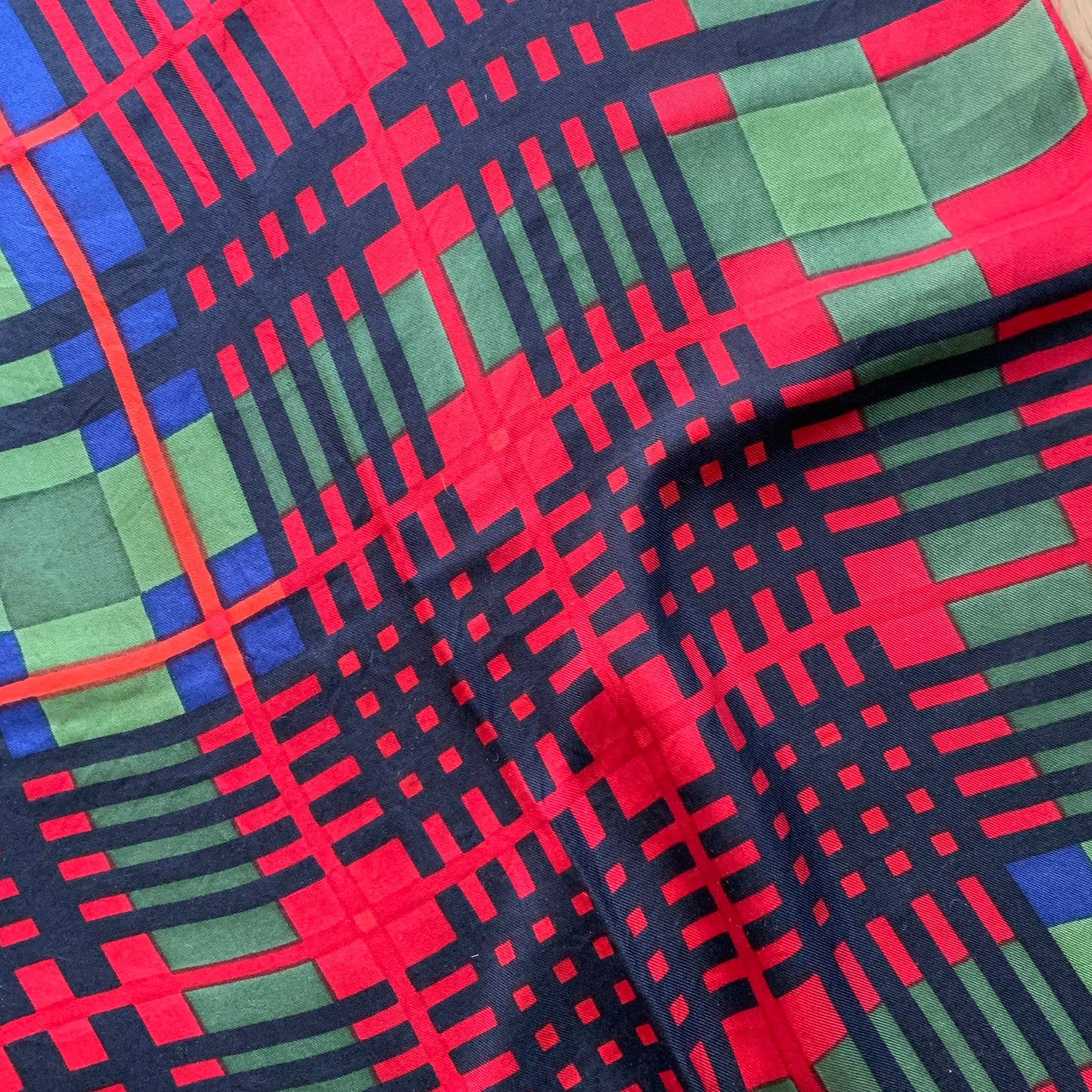 Foulard vintage carré en soie à carreaux La friperie vintage la friperie vintage 25