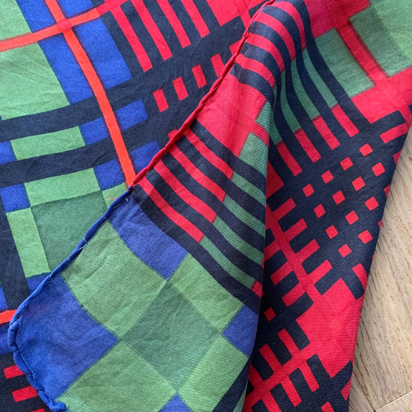 Foulard vintage carré en soie à carreaux La friperie vintage la friperie vintage 25