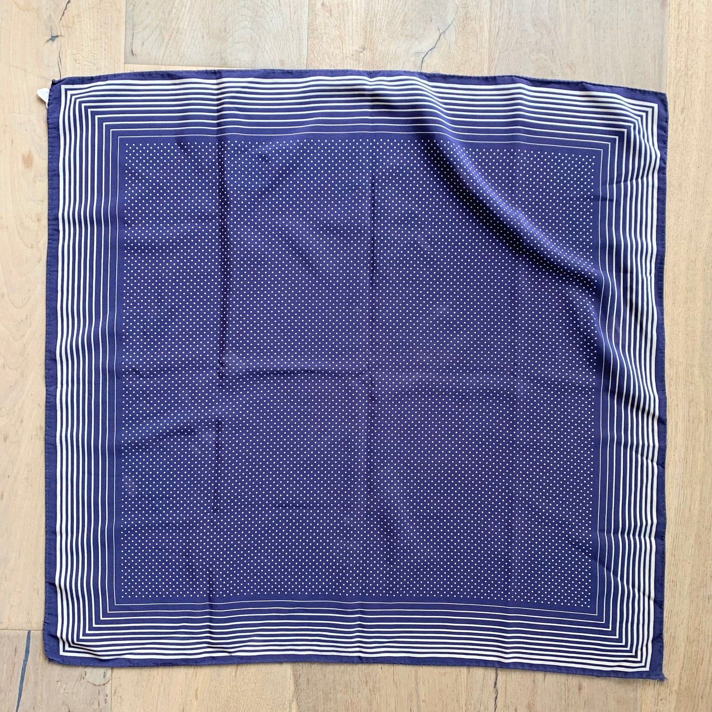 Foulard soie vintage bleu à pois blanc La friperie vintage la friperie vintage 25