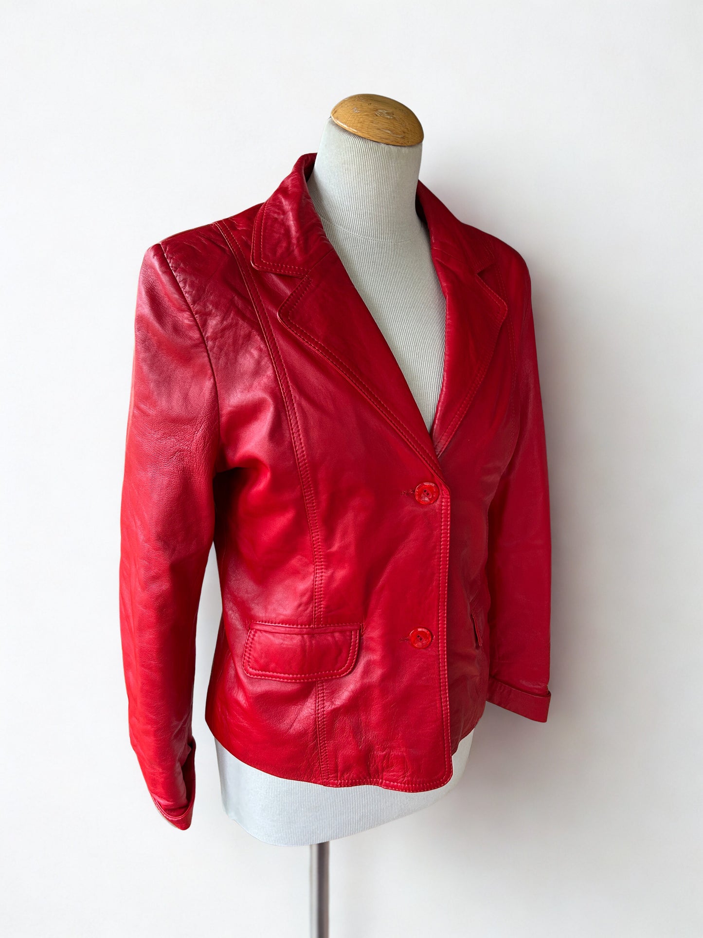 Veste en cuir d’agneau rouge