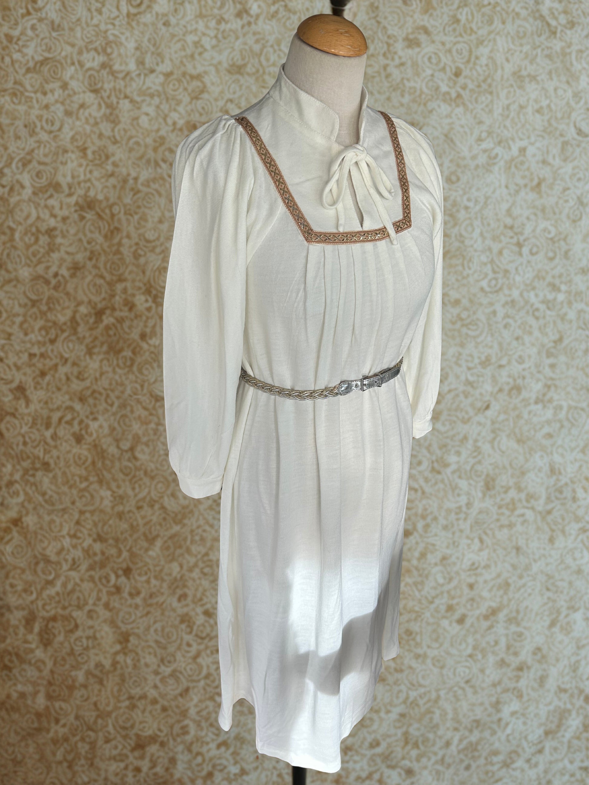 Robe blanche vintage bohème années 70 la friperie vintage 25