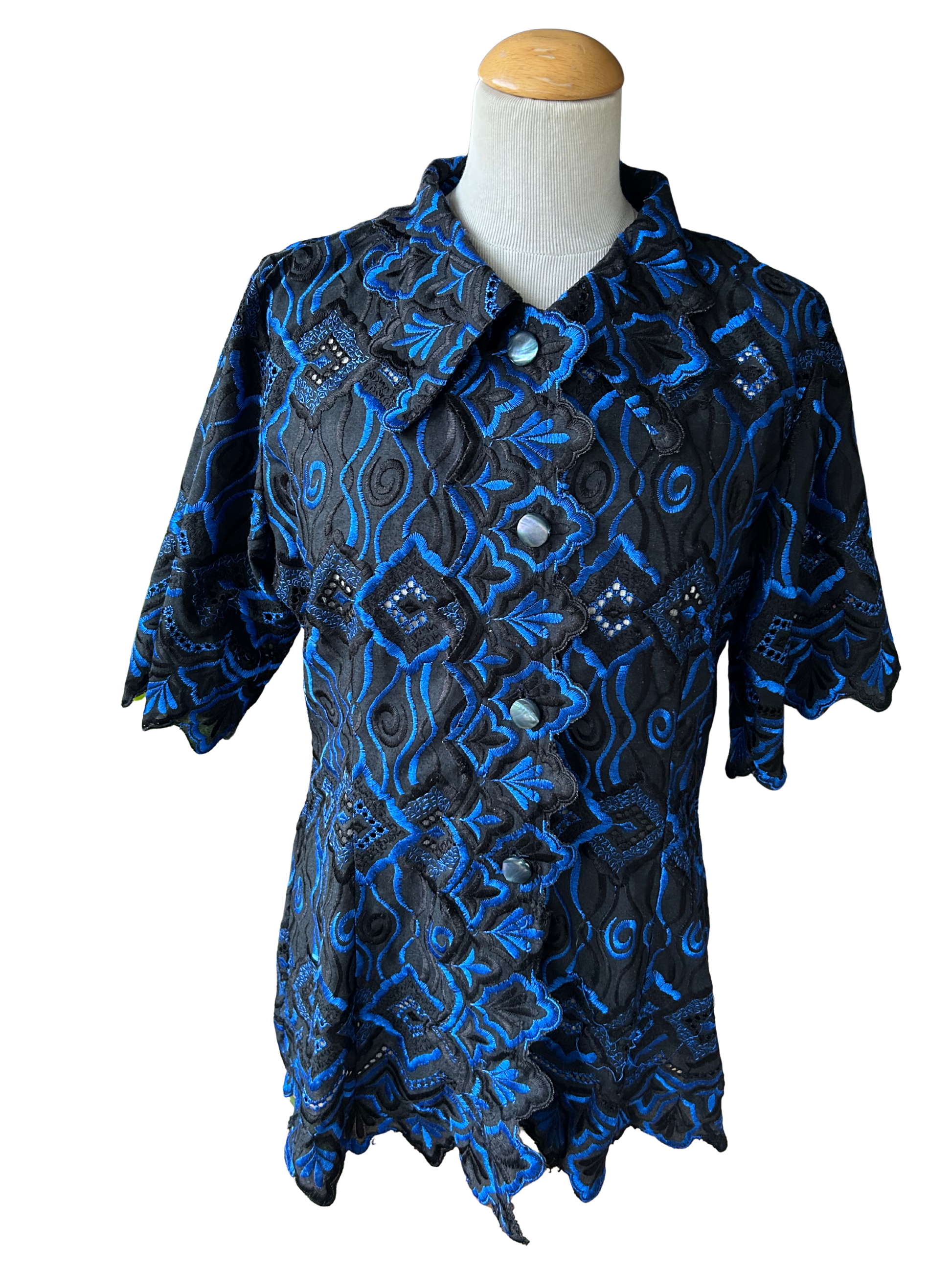 Tunique vintage brodée noir bleu la friperie vintage 25